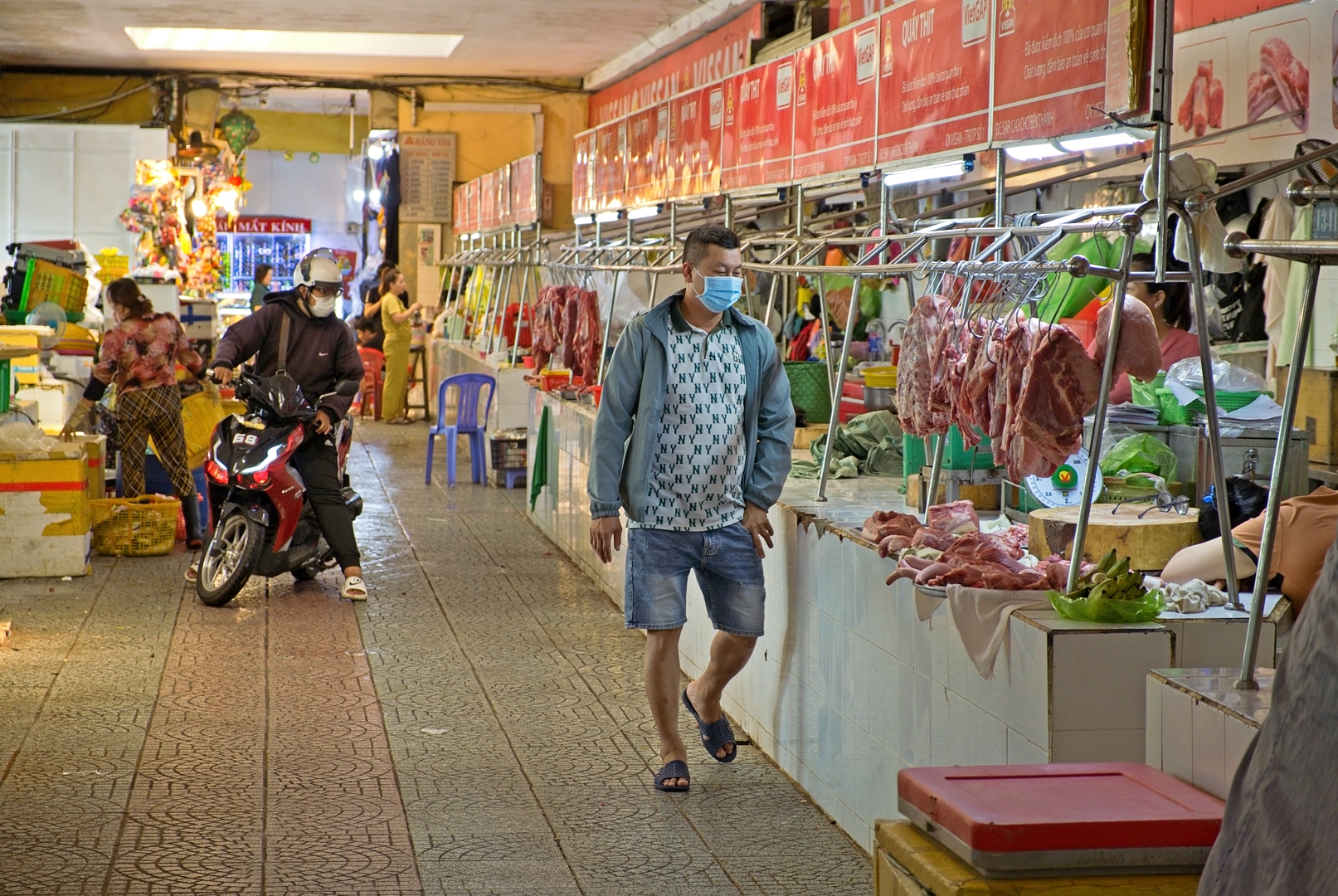 Bến Thành Market.