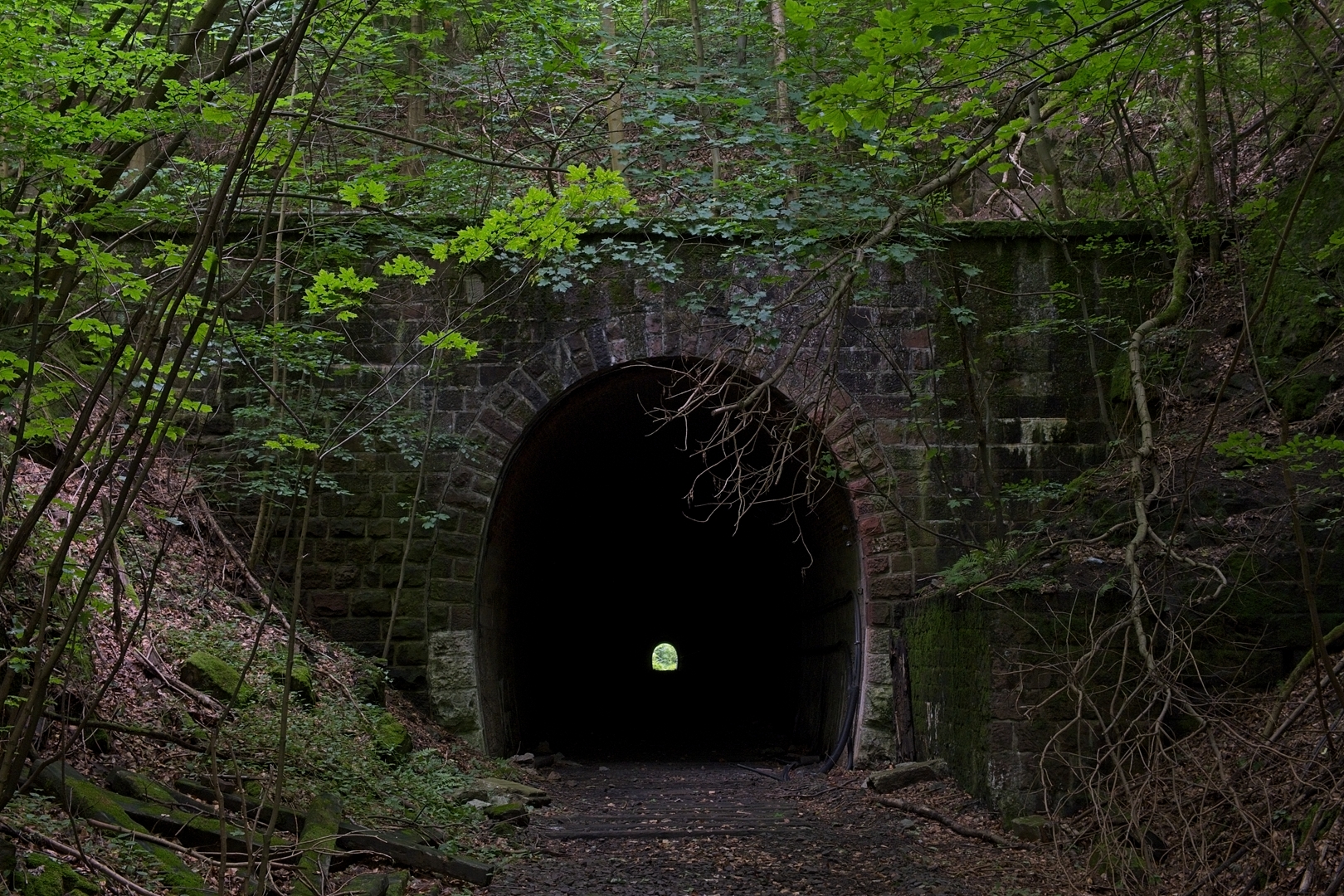 Tunel kolejowy pod górą Sajdak.